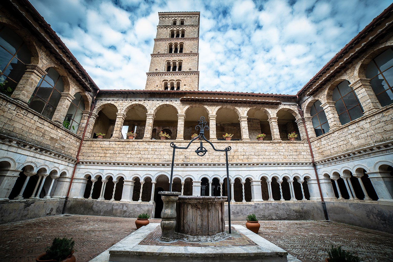 chiostro cosmatesco